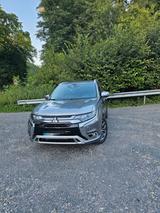 Mitsubishi Outlander 2.4 MIVEC PLUG-IN HYBRID 4WD Top Top - Mitsubishi Outlander von privat