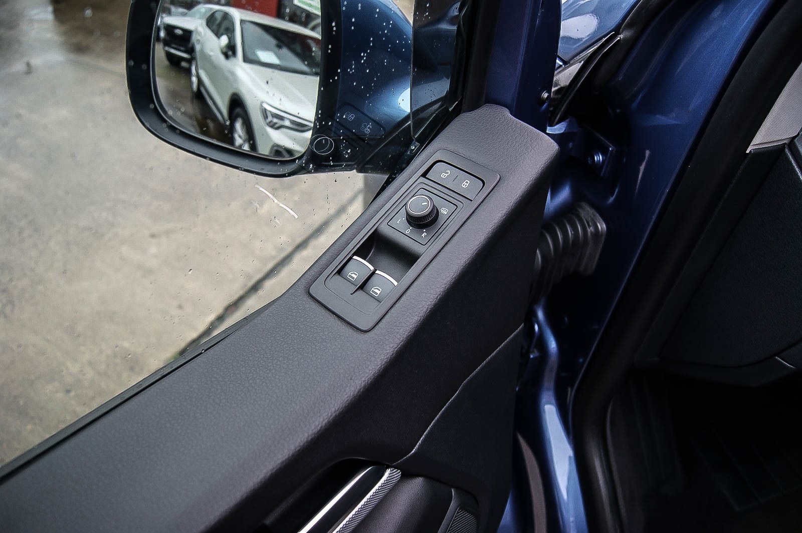 Fahrzeugabbildung Volkswagen T6 Multivan 2.0 TDI DSG Highline LEDER NAVI ACC