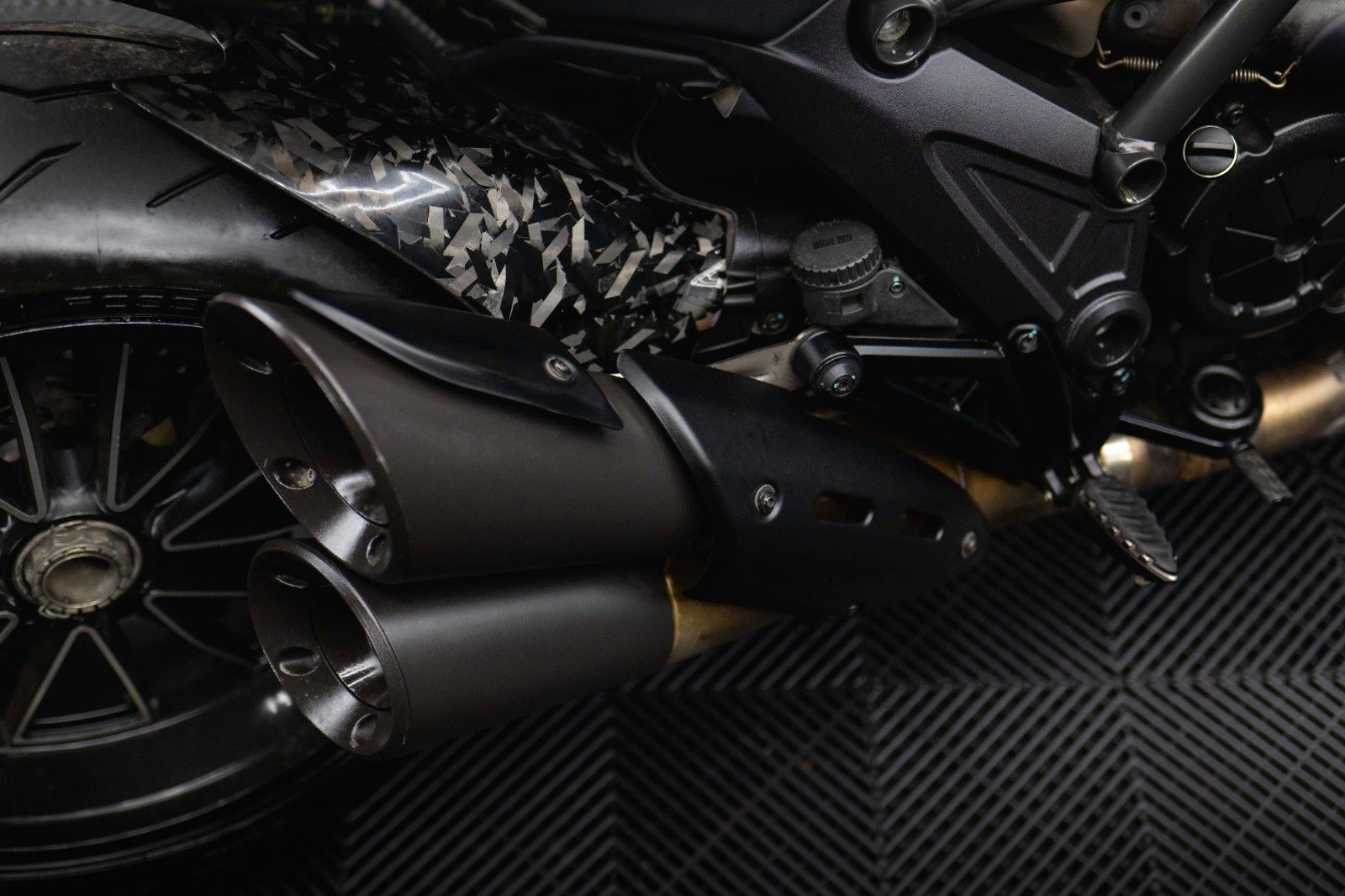 Fahrzeugabbildung Ducati Ducati Diavel 1200 Carbon Testastretta 11°