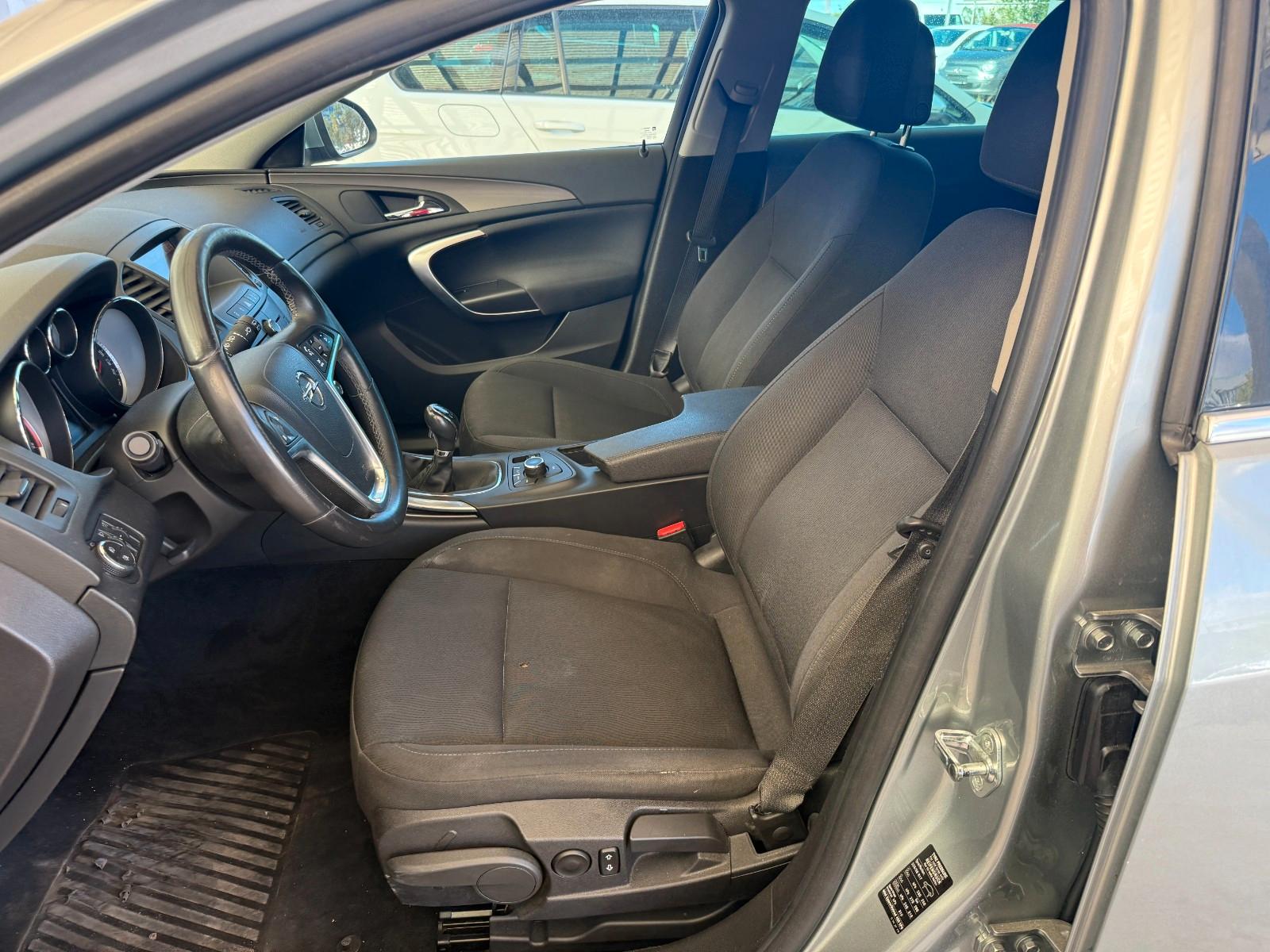 Opel Insignia 2011 — photo 10