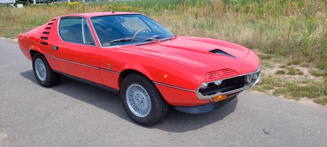 Alfa Romeo Montreal