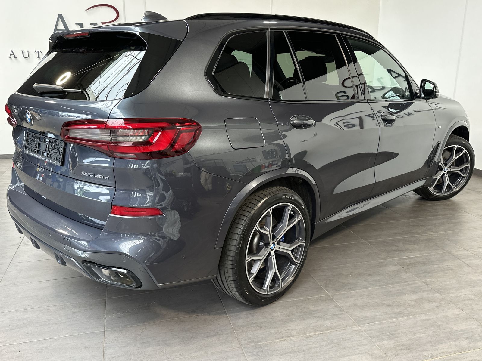 Fahrzeugabbildung BMW X5 xDrive40d M-Sport NAV+LASER+AHK+PANO+HEAD-UP