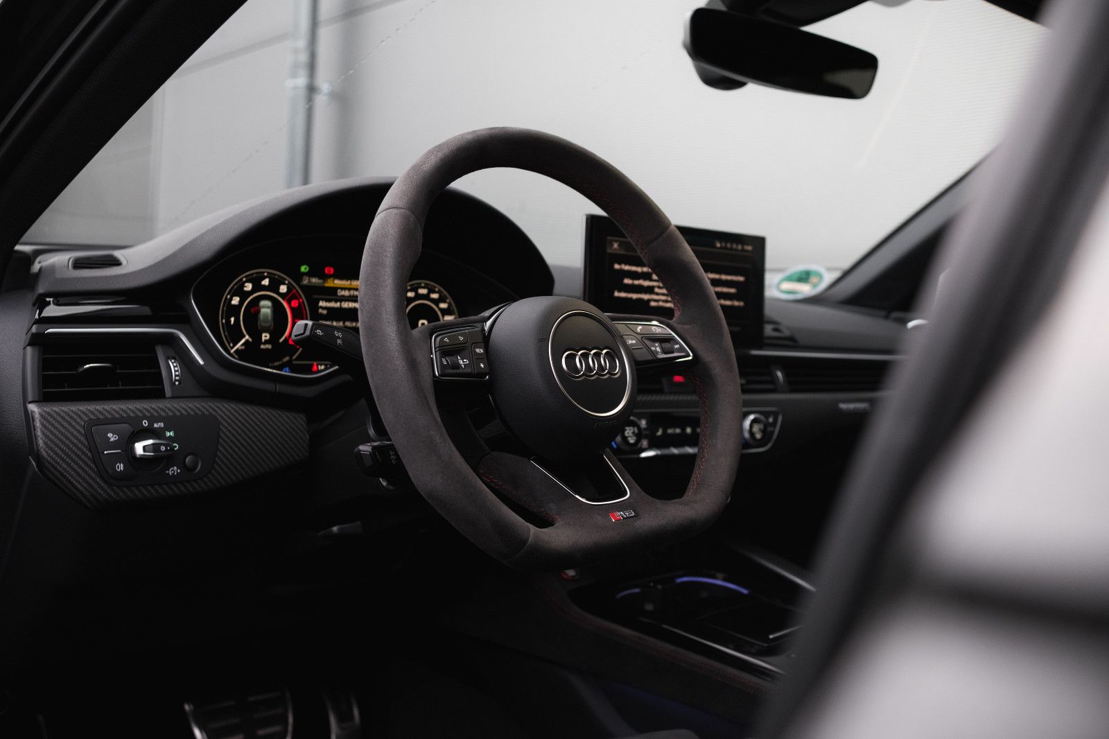 Fahrzeugabbildung Audi RS4 Avant Comp. Plus-Pano-Porschefarbe-Komfortp.