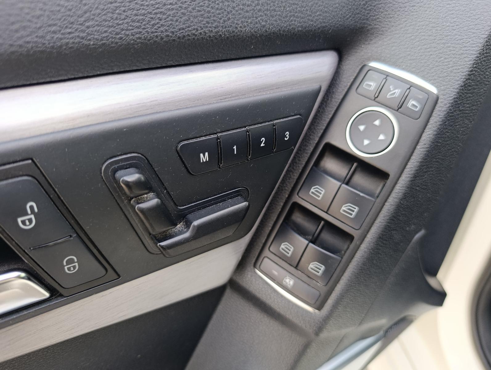 Mercedes-Benz GLK350 2011 — photo 23