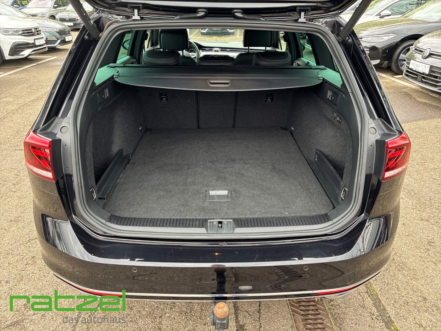 Fahrzeugabbildung Volkswagen Passat Variant Business 2.0 TDI DSG R-Line Navi