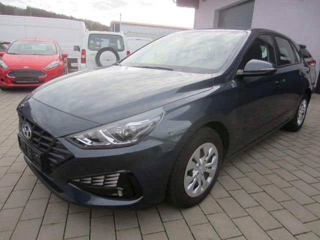 Hyundai i30 Pure,1,5i,Klima,MFL,GRA