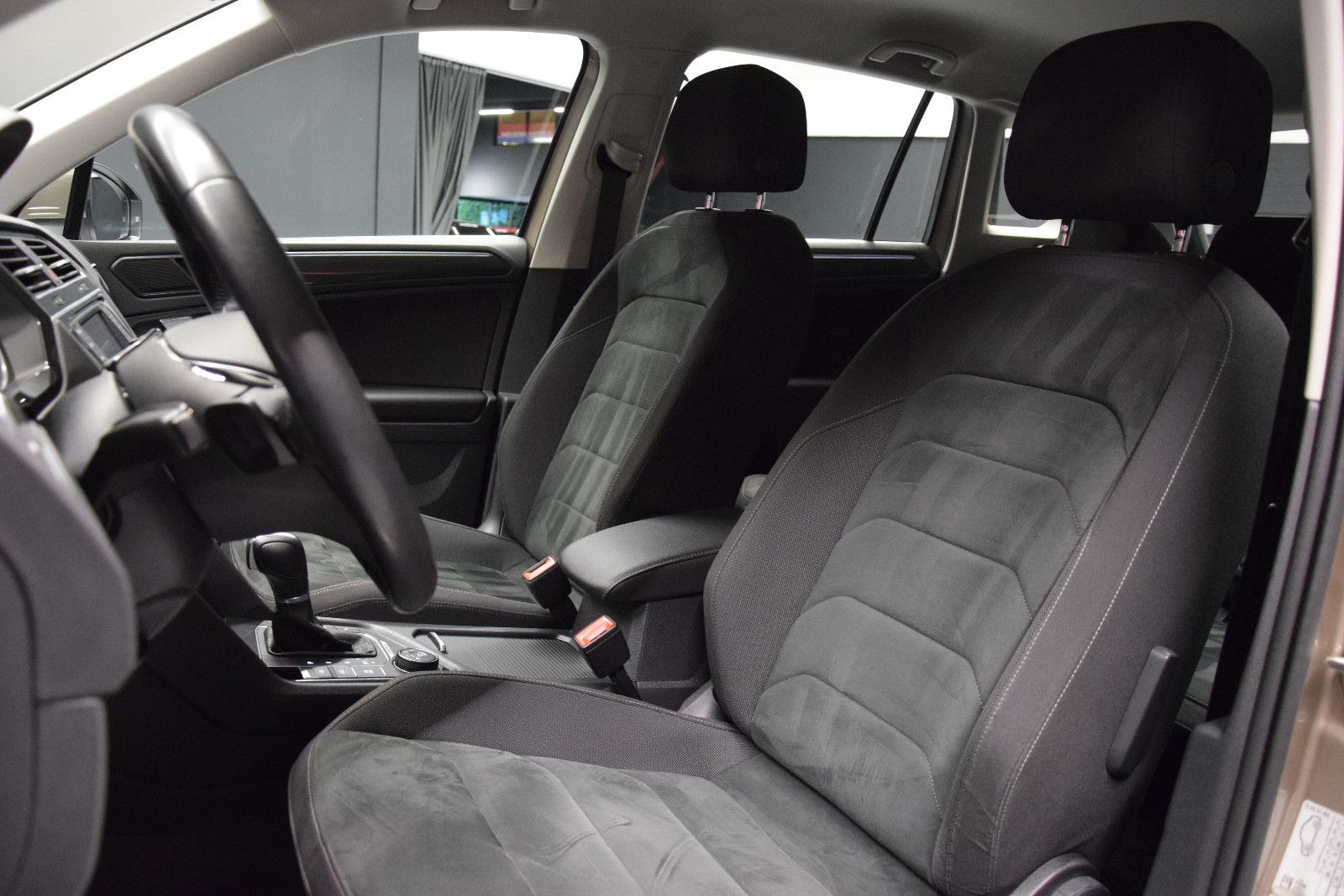 Fahrzeugabbildung Volkswagen Tiguan Highline 4Motion AHK el.Heckklappe ACC