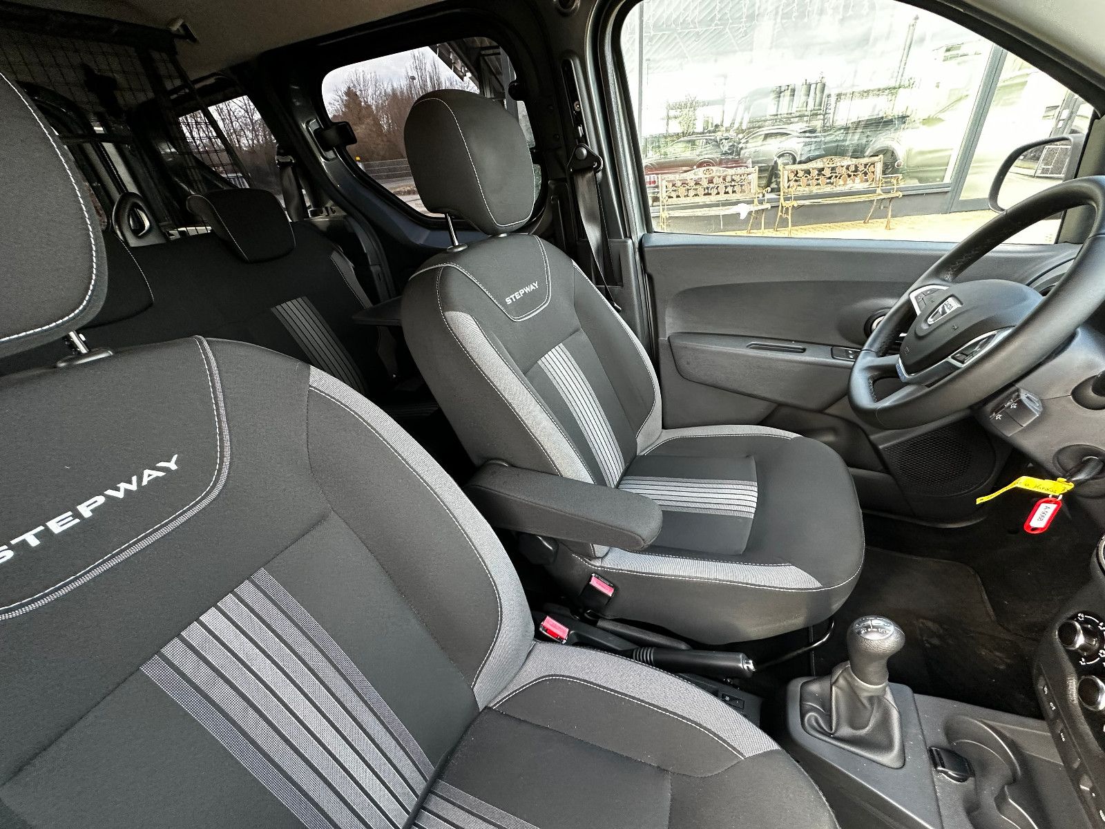 Fahrzeugabbildung Dacia Dokker Stepway Celebration AHK fest