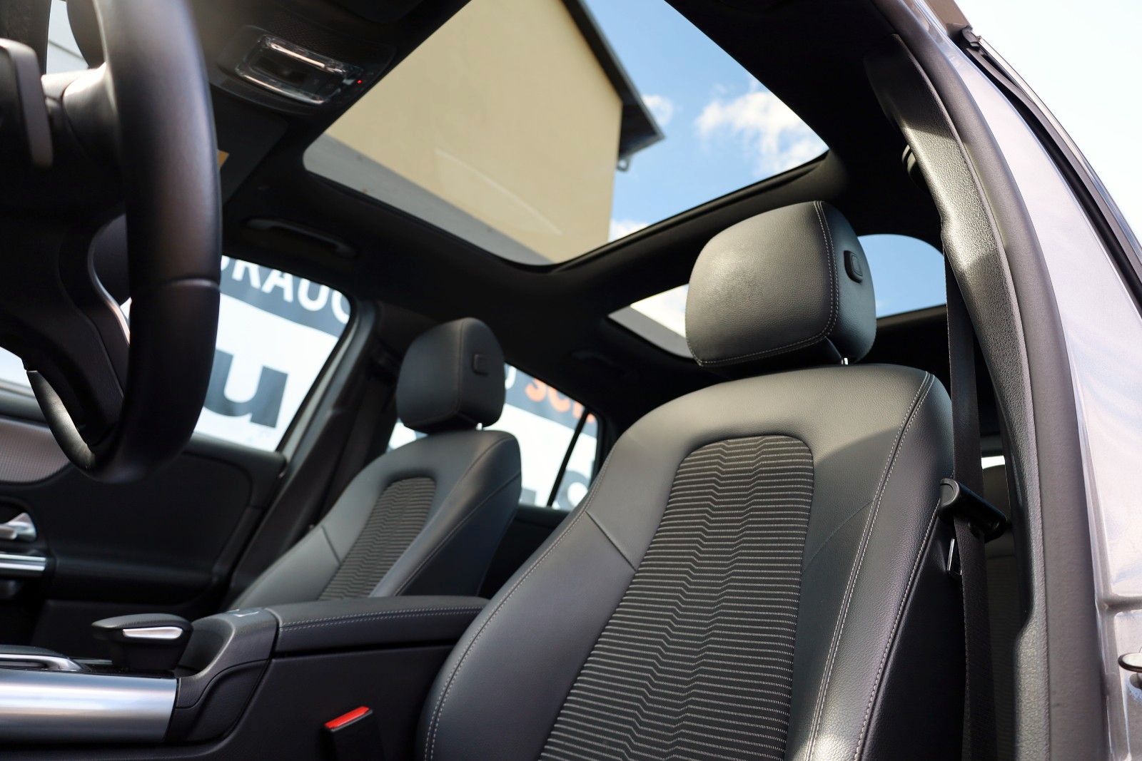 Fahrzeugabbildung Mercedes-Benz GLA 250 e Progressive,Navi,LED,SH,Kamera,Panoram