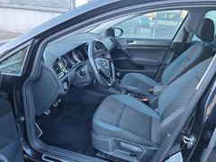Fahrzeugabbildung Volkswagen Golf VII Variant 1.0 TSI IQ.DRIVE NAVI SHZ ACC P