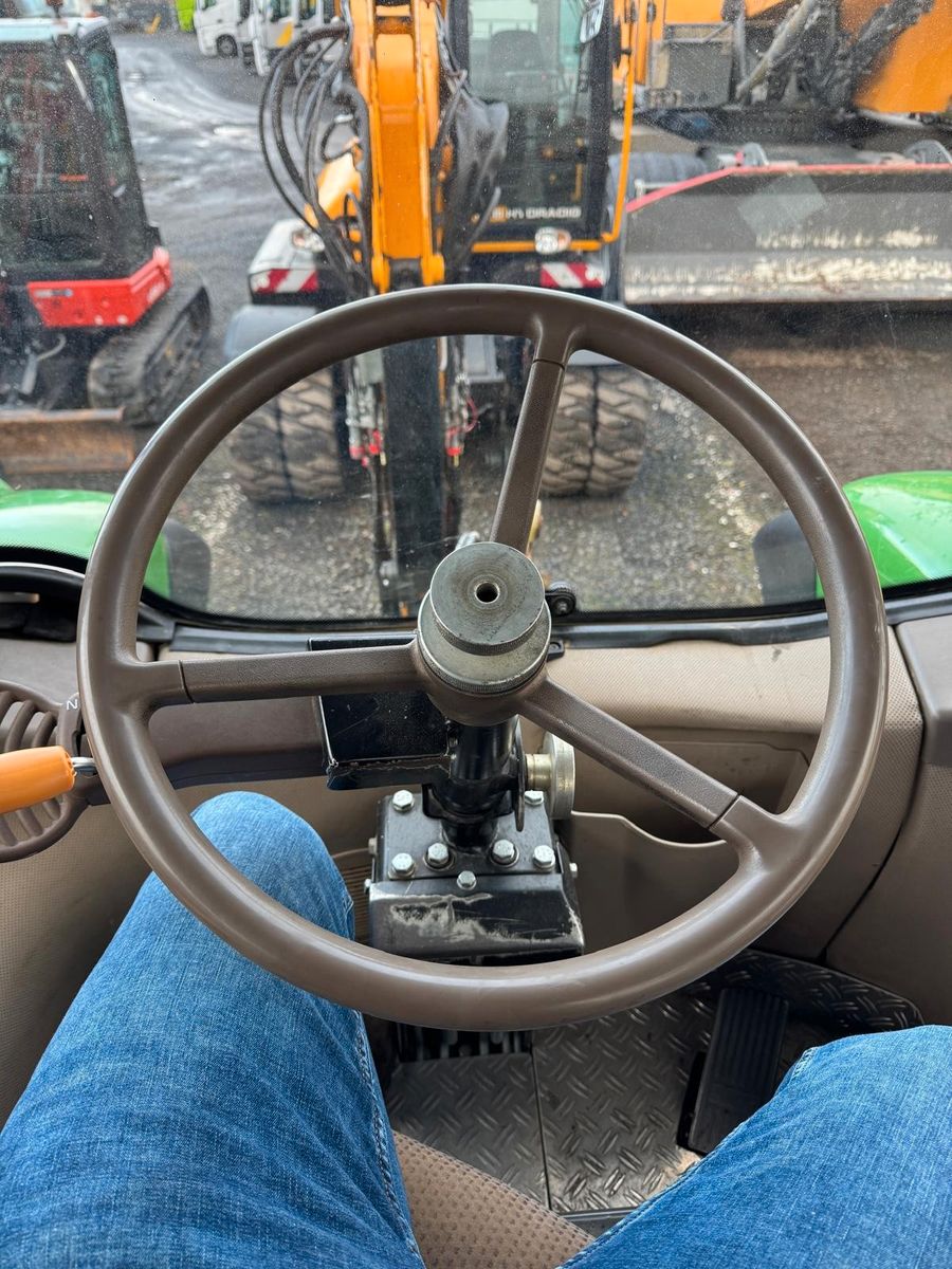 Fahrzeugabbildung John Deere 8295 R / kein AdBlue / Rückfahreinrichtung