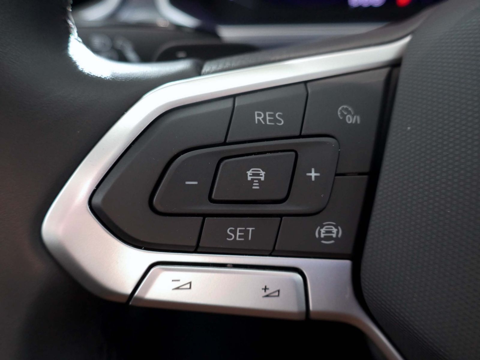 Fahrzeugabbildung Volkswagen T-Roc Style 2.0 TDI DSG | LED RFK ACC