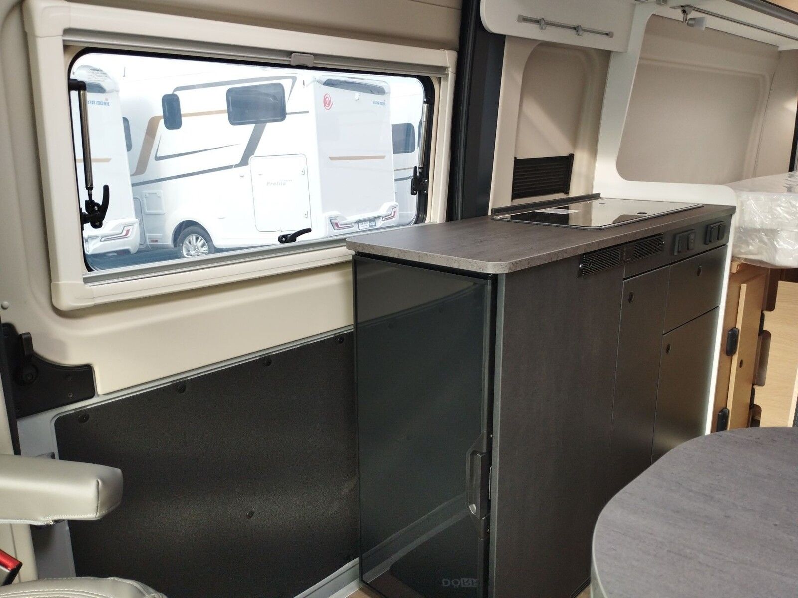 Fahrzeugabbildung Sunlight Adventure Cliff 640 Automatik, Dörr Edition, LT