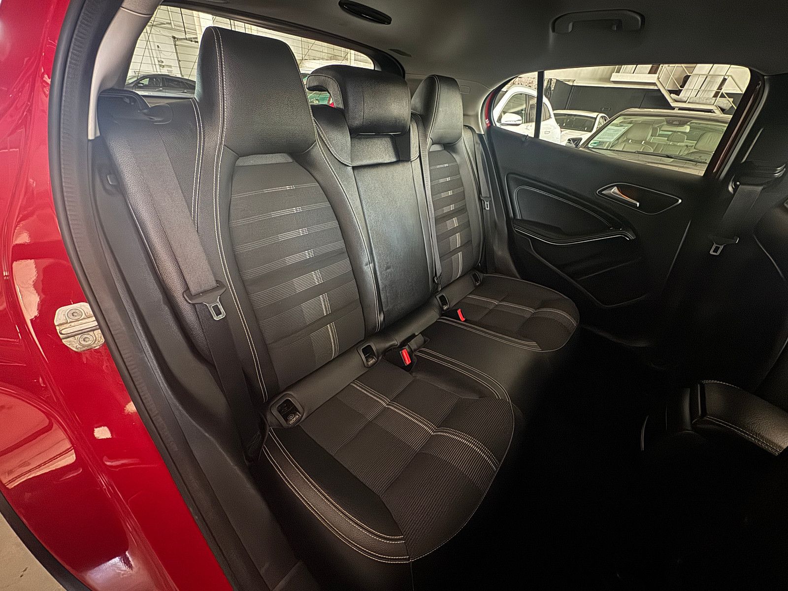 Fahrzeugabbildung Mercedes-Benz GLA 200 7G-DCT SPORTPAKET URBAN NAVI LED KAMERA