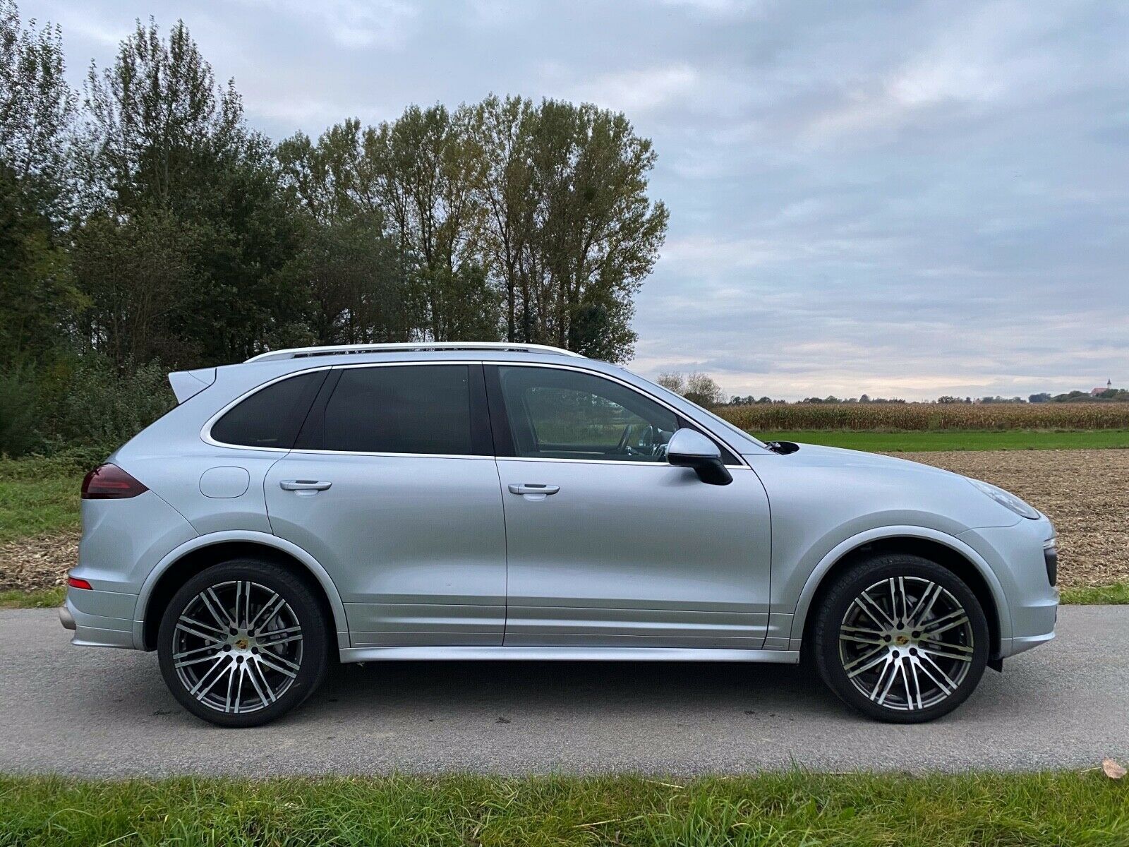 Fahrzeugabbildung Porsche Cayenne S Diesel*AHK*Pano*SHD*VOLL