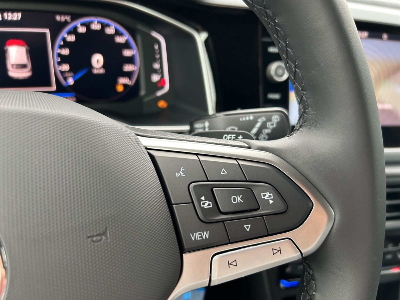 Fahrzeugabbildung Volkswagen Taigo R-line BLACK DSG Matrix ACC Navi Kamera