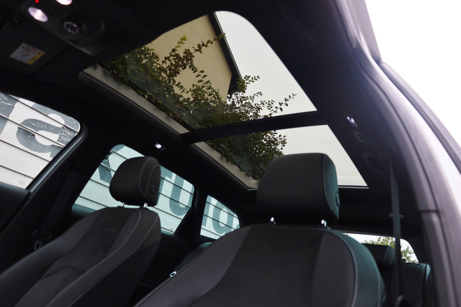 Fahrzeugabbildung SEAT Leon ST Cupra 300 4Dr.,T.Leder,Navi,Kamera,Panor