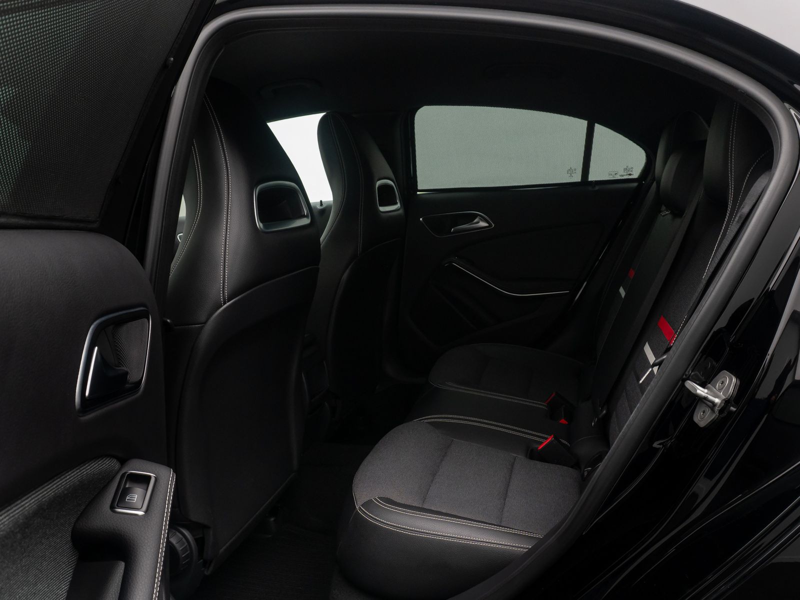 Fahrzeugabbildung Mercedes-Benz A180 BlueEfficiency Navi Sound Tempomat ParkAsst