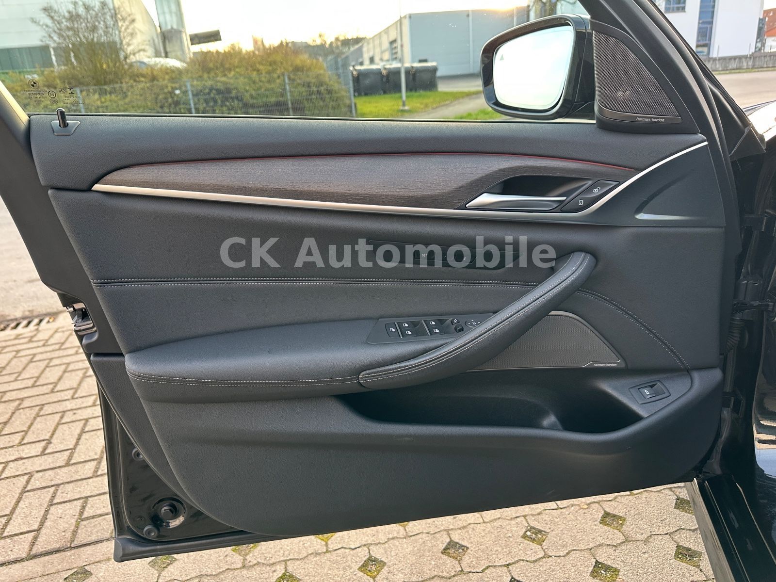 Fahrzeugabbildung BMW 530d xDrive M-Sport Facelift/Laser/Head-Up/AHK