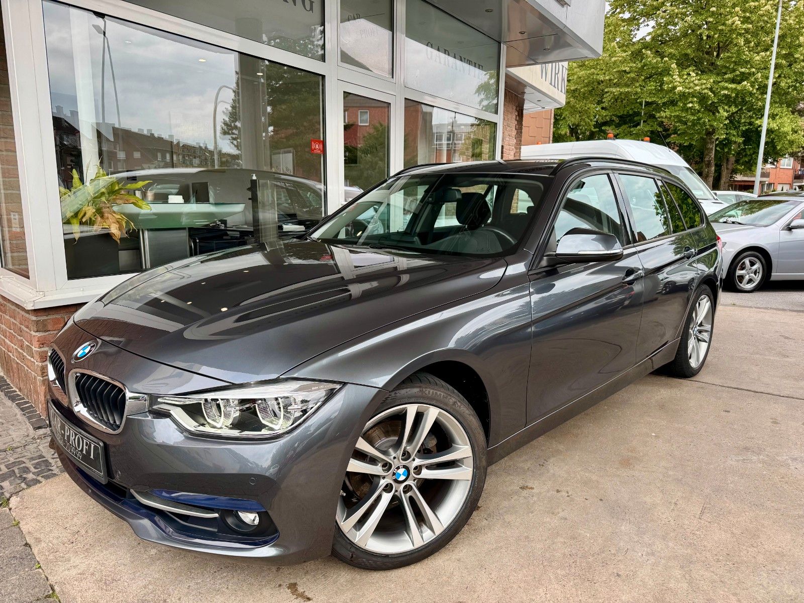 Fahrzeugabbildung BMW 320 i Touring Sport Line Autom. Navi/LED/53 Tkm