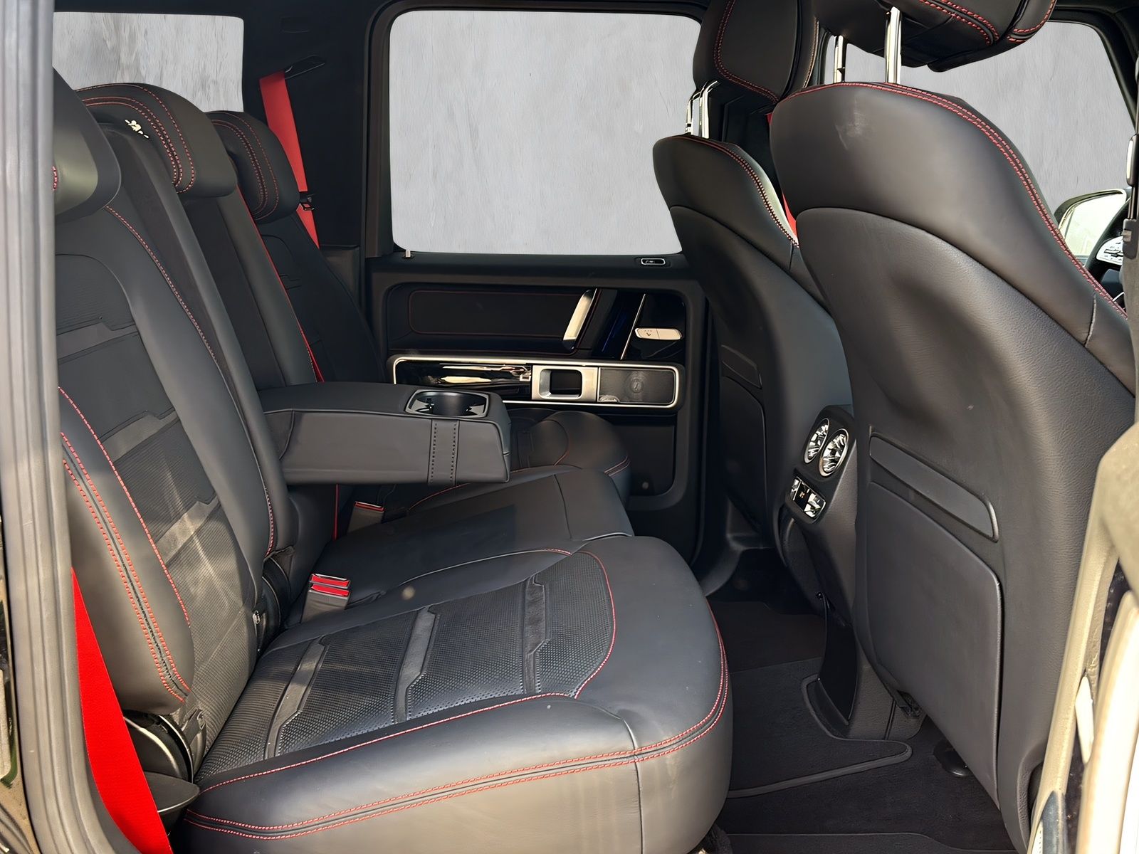 Fahrzeugabbildung Mercedes-Benz G 63 AMG NIGHT GSHD 360° BURMESTER AHK MULTIBEAM