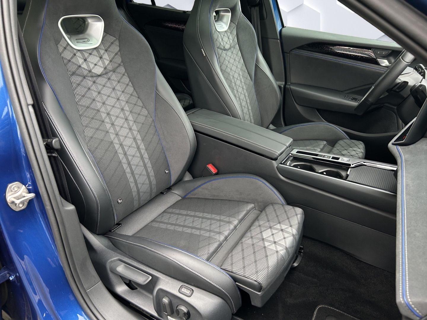 Passat Variant 1.5 TSI 200 R-Line 1,5 l eHybrid 