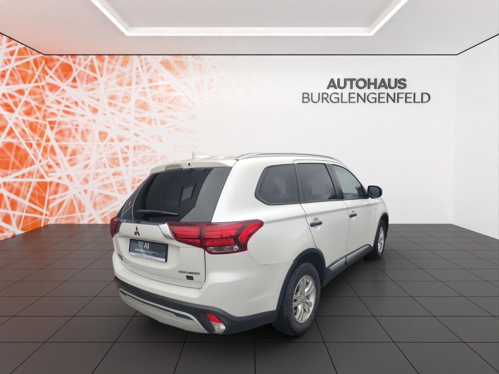 Fahrzeugabbildung Mitsubishi Outlander Active 2WD! PDC ! AHK ! Navi ! Kamera!