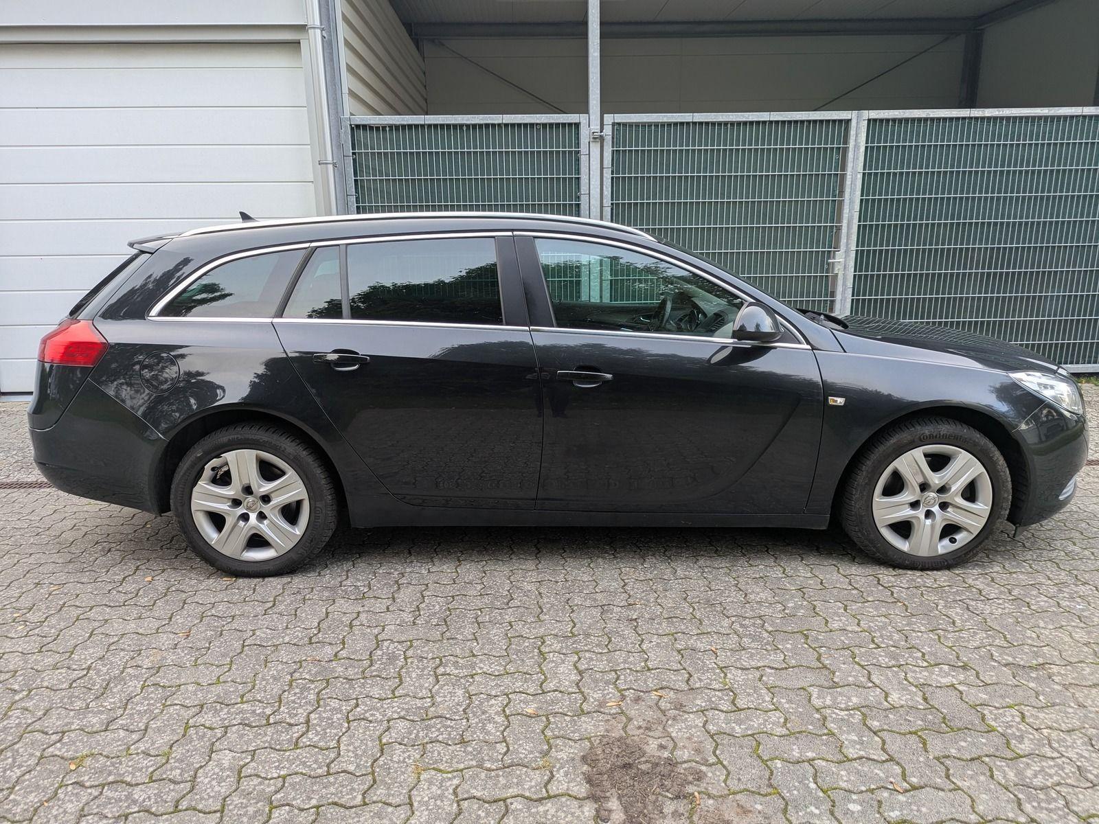 Opel Insignia 2010 — interior