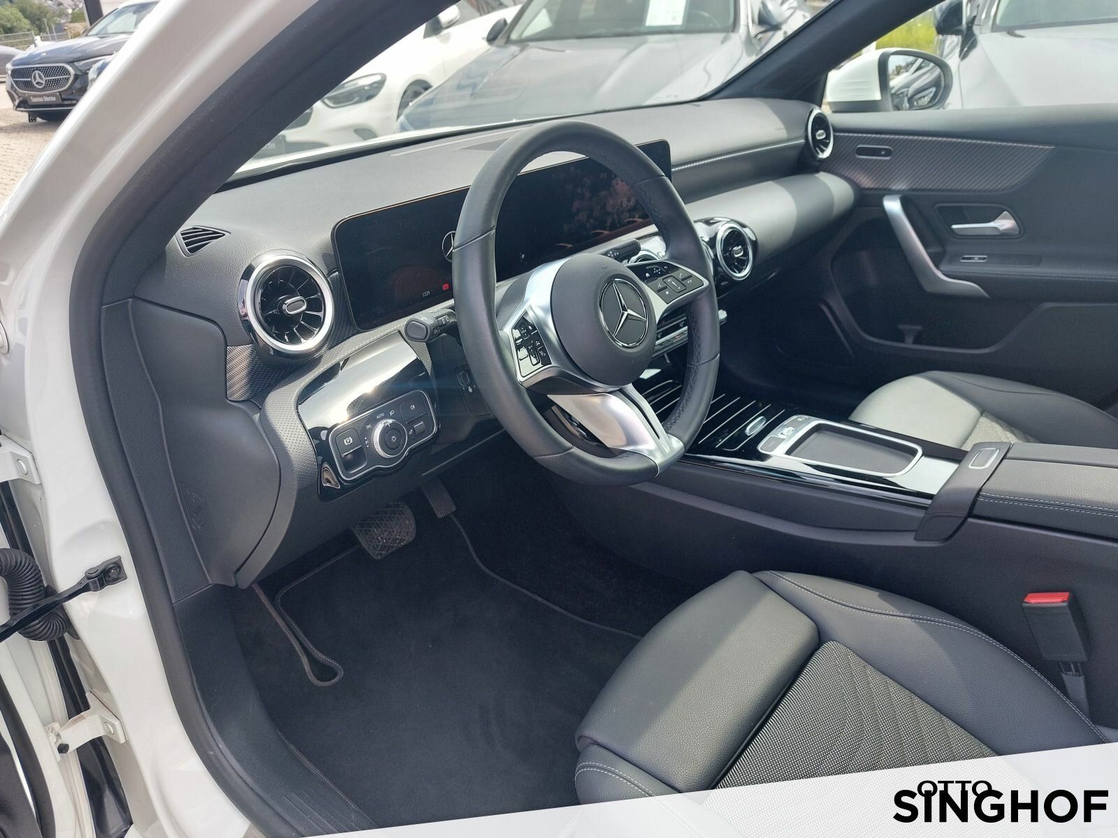 Fahrzeugabbildung Mercedes-Benz A 200 Progressive +Pano+Rü Kam+LED+MBUX+PDC+SHZ+