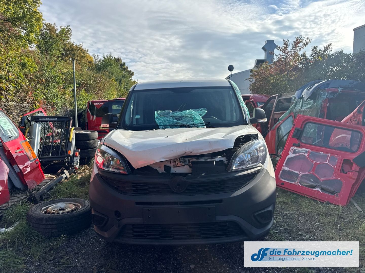 Fahrzeugabbildung Fiat Doblo Basis Kasten 1.4 *BRANDSCHADEN * MOTOR ZER