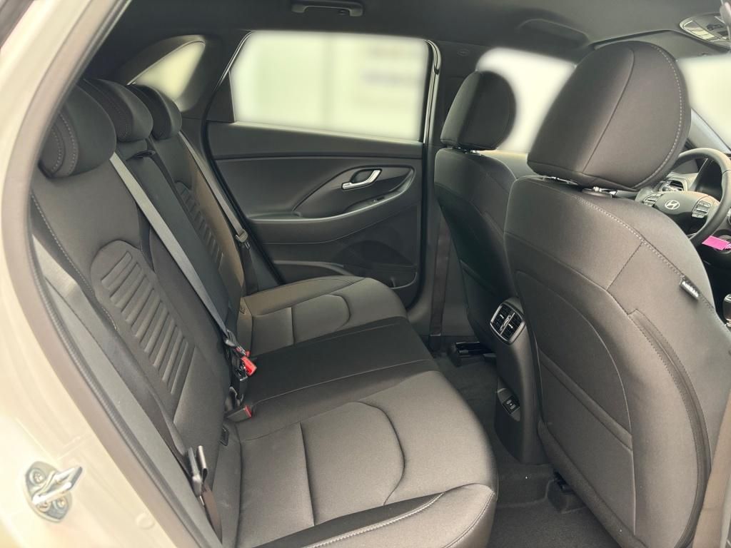 Fahrzeugabbildung Hyundai i30 5-Türer 1.0 T-GDI 6-MT Advantage FLA Navi