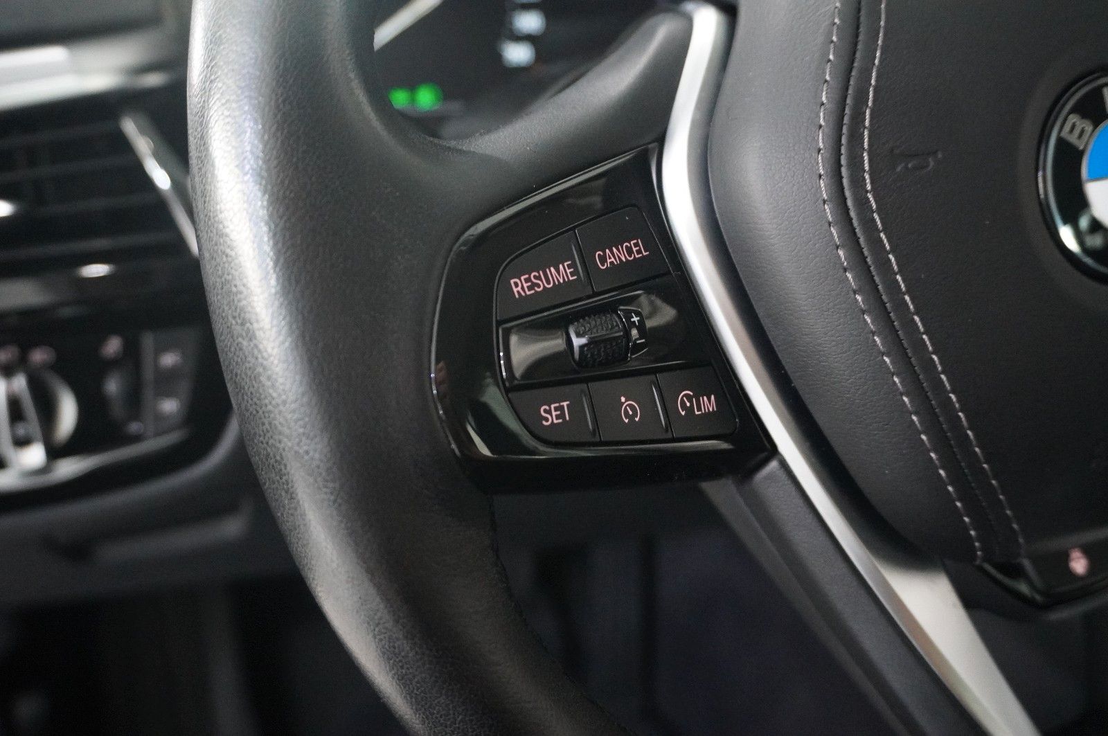 Fahrzeugabbildung BMW 520D TOURING BUSINESS NAVI/LED/VIRTU./SH/HUD/AHK