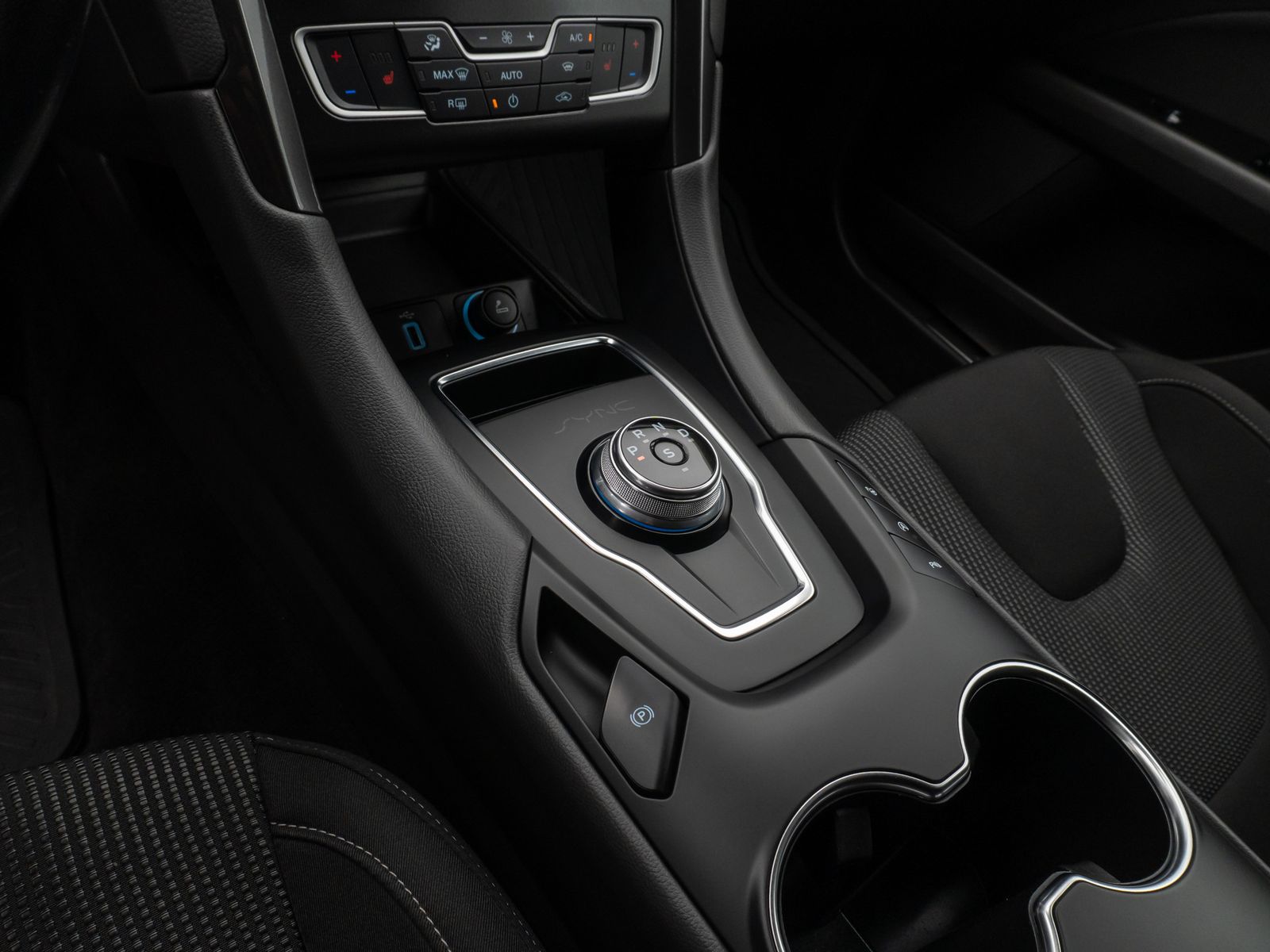 Fahrzeugabbildung Ford Mondeo Turnier Titanium Kamera AHK Winter 8fach