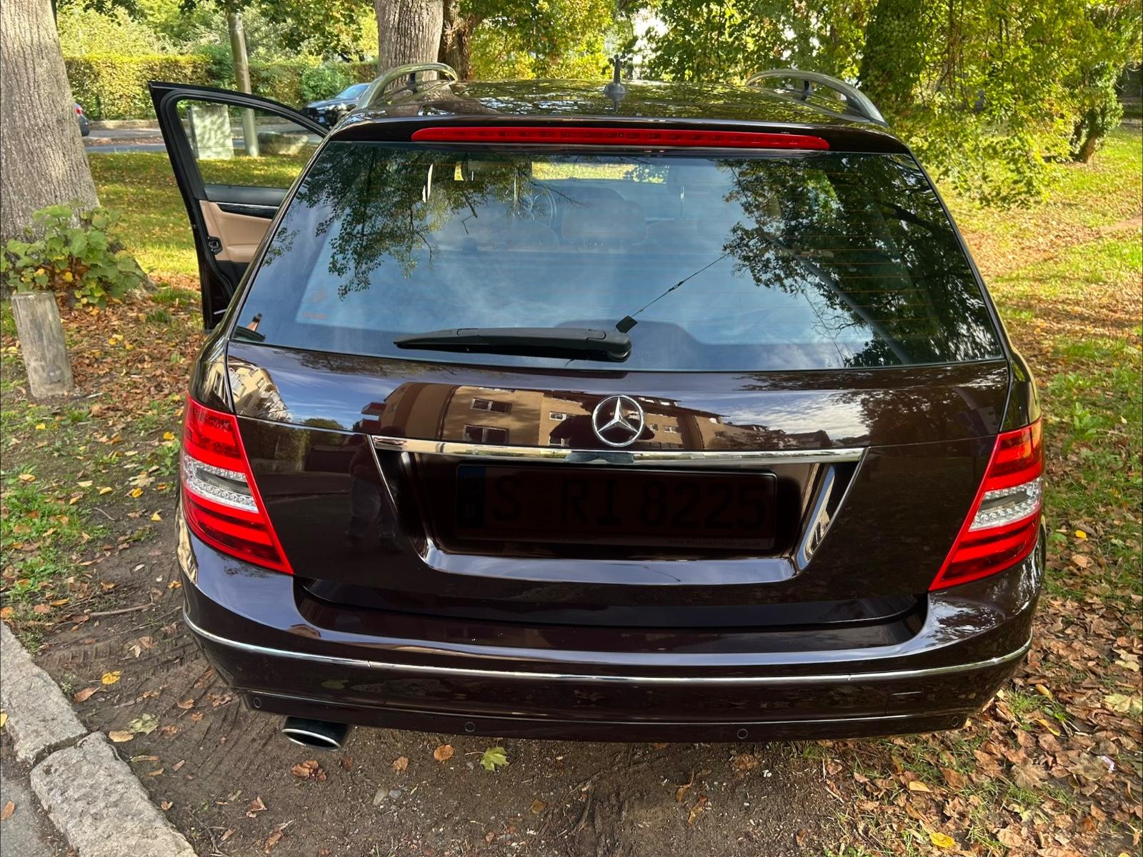 Mercedes-Benz C220 2011 — engine 2.143 cm³, 170 HP (125kW)