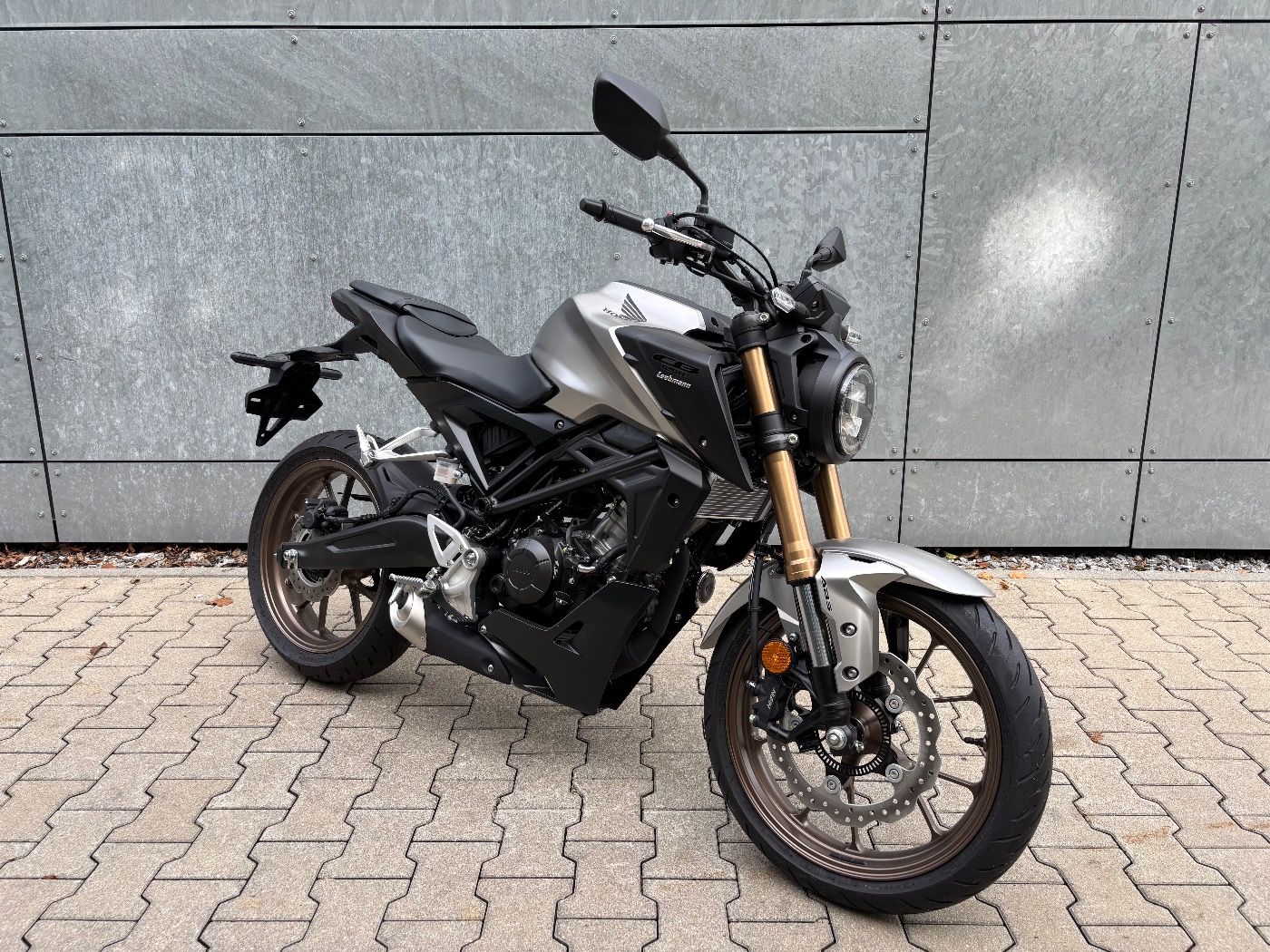 Fahrzeugabbildung Honda CB 125 R 2024 Tagesz.