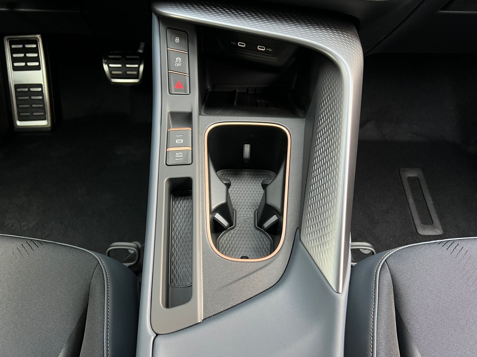 Fahrzeugabbildung CUPRA Terramar VZ 2.0 TSI DSG 4Drive *Garantie, AHK, D