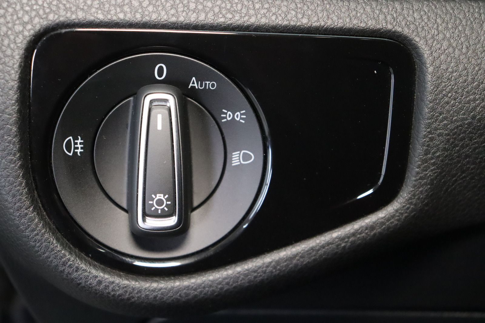 Fahrzeugabbildung Volkswagen Golf VII Sound * Standheizung * LED *