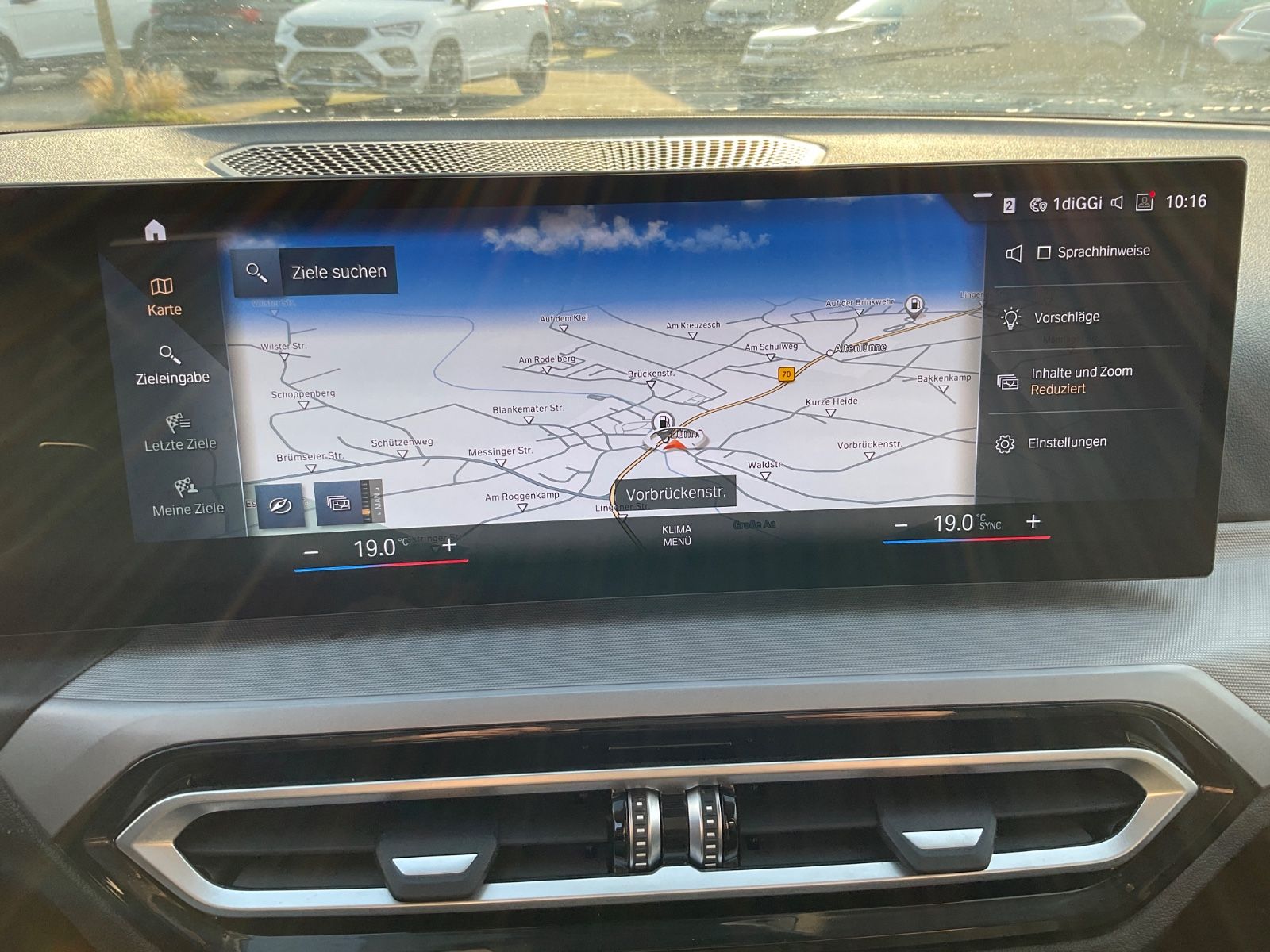Fahrzeugabbildung BMW 318d Touring,AHK,Carplay,Sitzheizung,Isofix