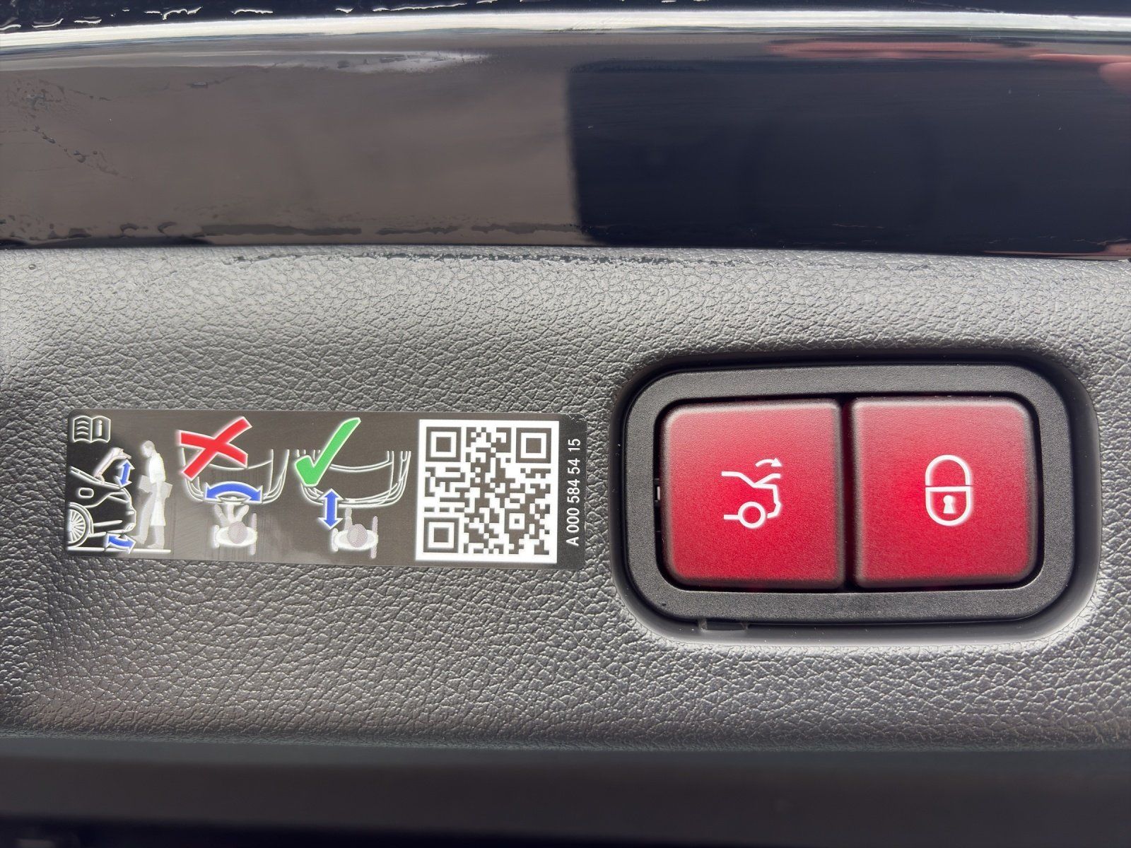 Fahrzeugabbildung Mercedes-Benz E 220 d  AMG+ 360° DIGITAL Distro Burme4D SitzKl