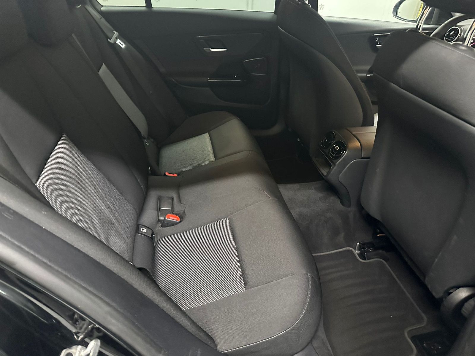 Fahrzeugabbildung Mercedes-Benz C 220 d T Autom. *HUD*AHK*MIDLINE*KAMERA*KEYLESS
