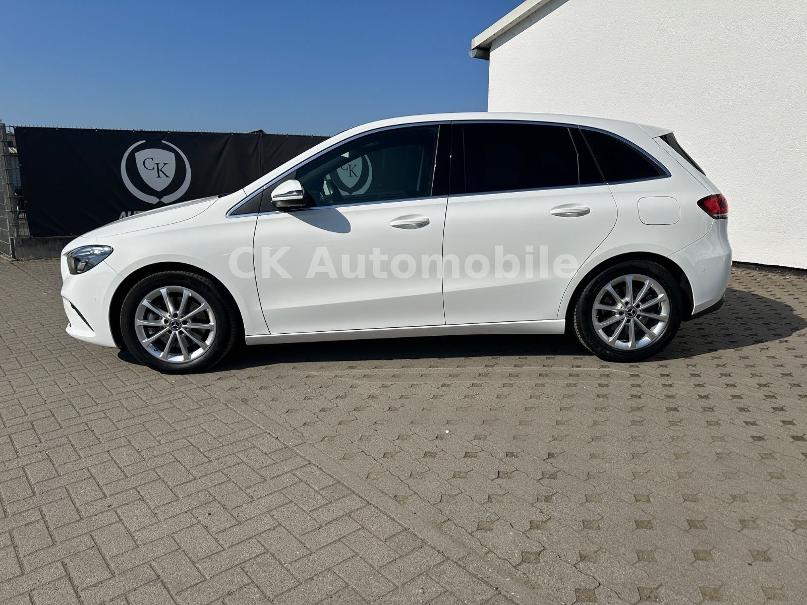 Fahrzeugabbildung Mercedes-Benz B 220 Progressive/Automatik/Navi/LED/Kamera