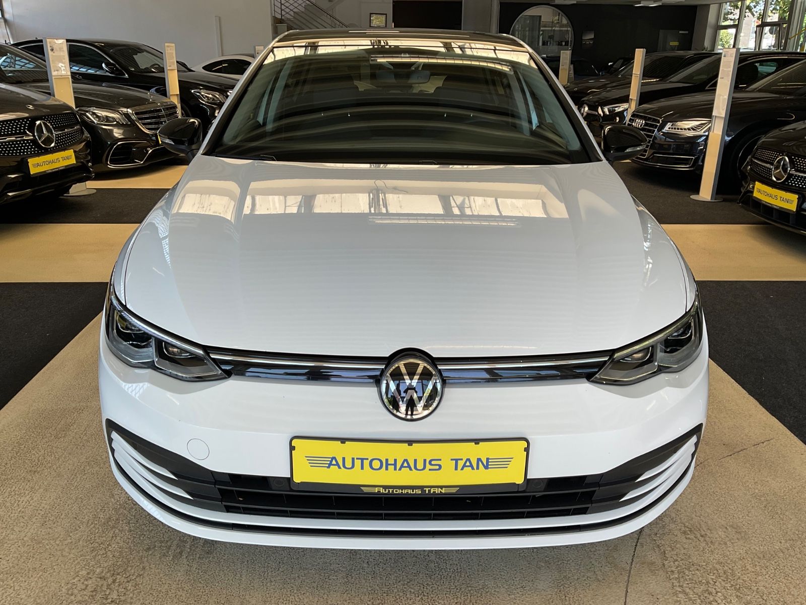 Fahrzeugabbildung Volkswagen Golf VIII Lim. United eTSI
