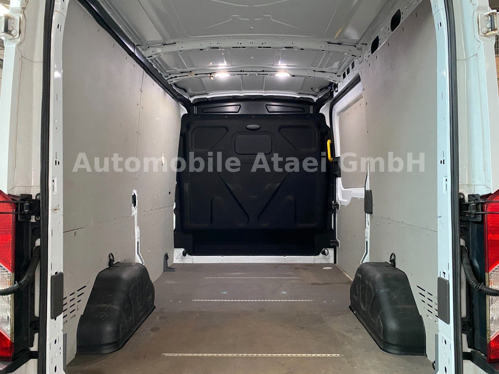 Fahrzeugabbildung Ford Transit 350 L2H2 TEMPOMAT+KLIMA (0818)