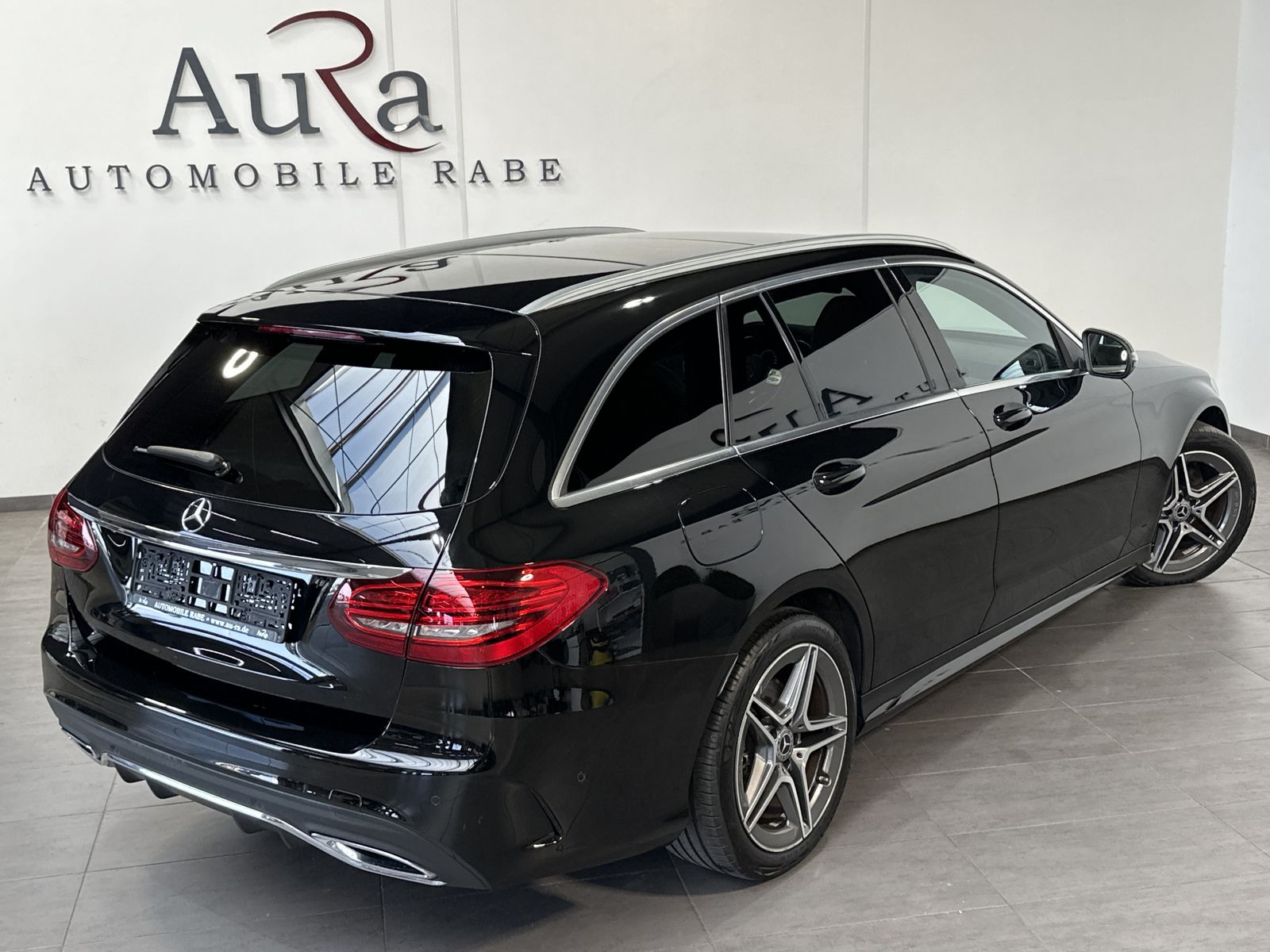 Fahrzeugabbildung Mercedes-Benz C 220d T 4M AMG-Line NAV+LED+PANO+DISTRONIC+1HD