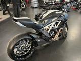 Ducati Diavel Carbon Weiß Top Zustand viel Zubehör - DUCATI DIAVEL CARBON