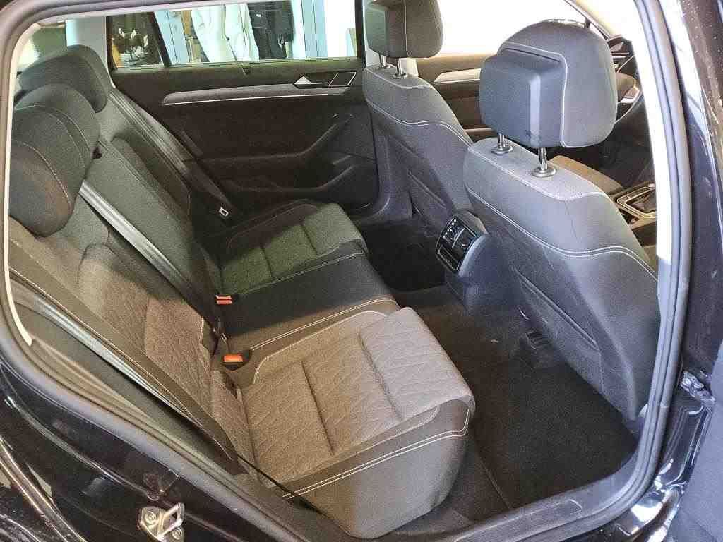 Fahrzeugabbildung Volkswagen Passat Variant TDI Business DSG Matrix AHK Navi