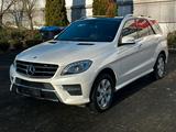 Mercedes-Benz ML 350 BlueTEC 4MATIC-AMG*PANO*DISTRONIC*8-fach - Mercedes-Benz ML 350: AMG