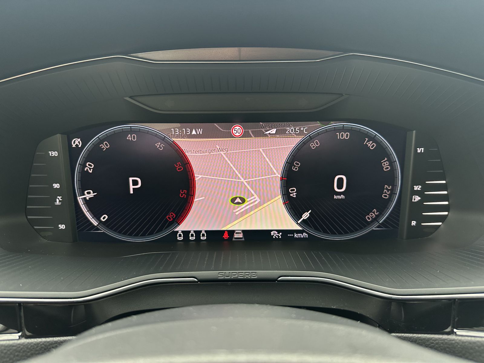 Fahrzeugabbildung SKODA Superb Combi L&K NAV+LED+360°+AHK+MEMORY+18ZO+VC