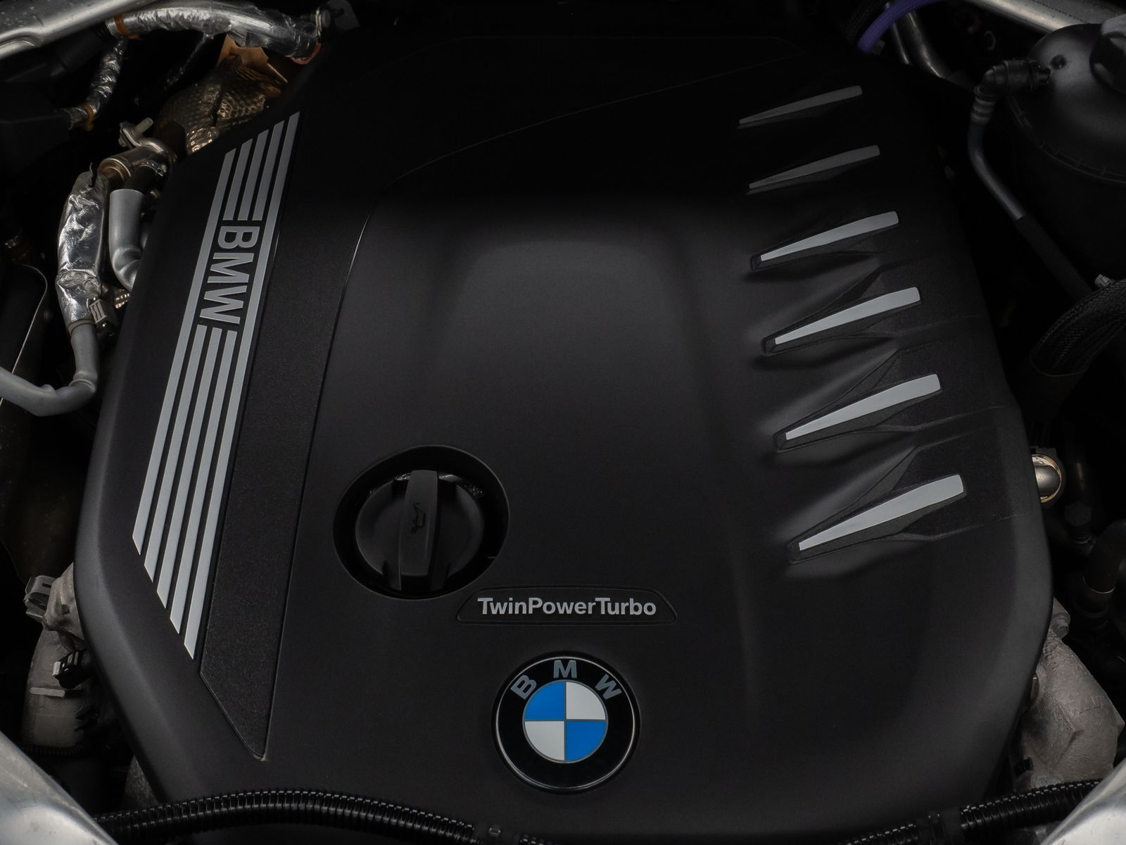 Fahrzeugabbildung BMW X5 xD30d M Sport Kamera HUD DAB HiFi AHK Alarm