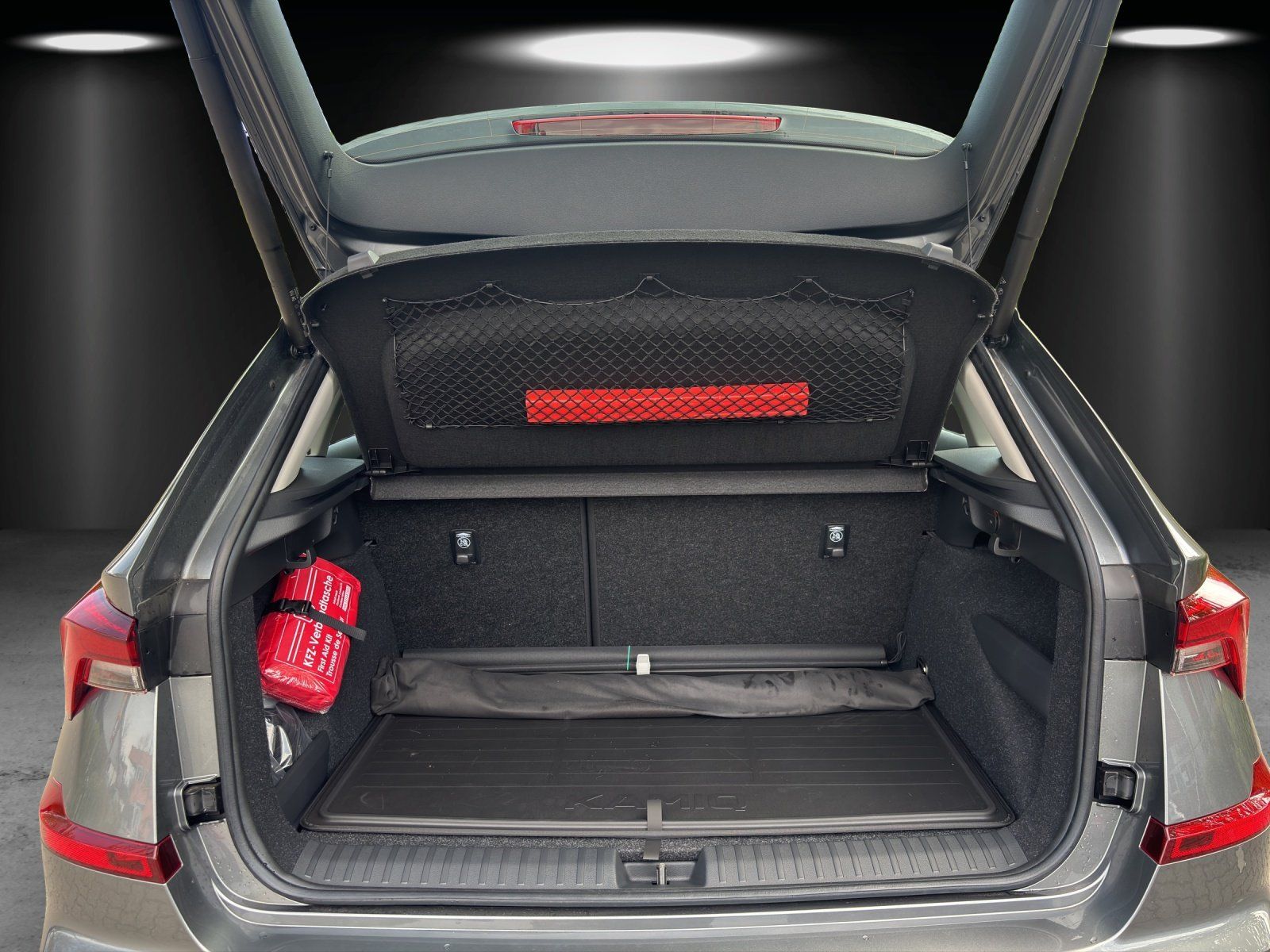 Fahrzeugabbildung SKODA Kamiq Tour 1,0 TSI 85 kW
